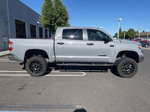Used 2019 Toyota Tundra SR5 w/ SR5 Upgrade Package AWD/4WD image 4