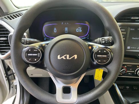 Used 2025 Kia Soul FWD image 30