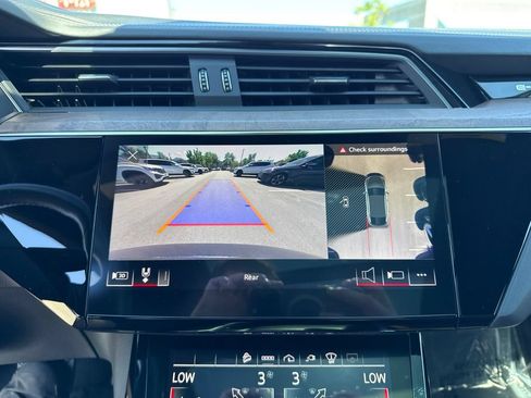 Used 2022 Audi e-tron Prestige AWD/4WD image 20
