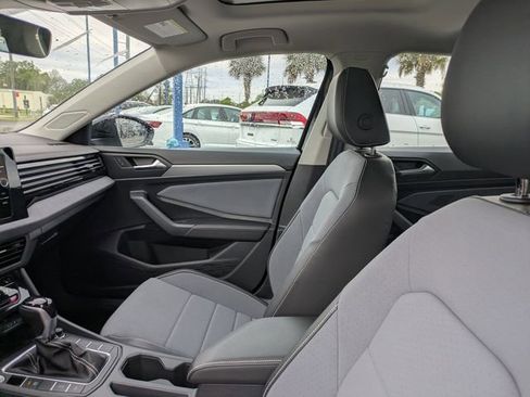 New 2026 Volkswagen Jetta SE FWD image 16