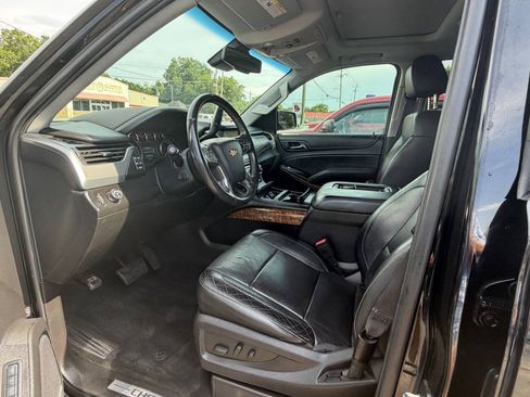 Used 2015 Chevrolet Suburban LTZ RWD image 3