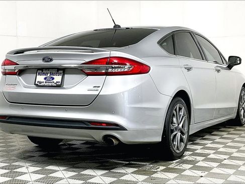 Used 2017 Ford Fusion SE w/ Equipment Group 201A image 11