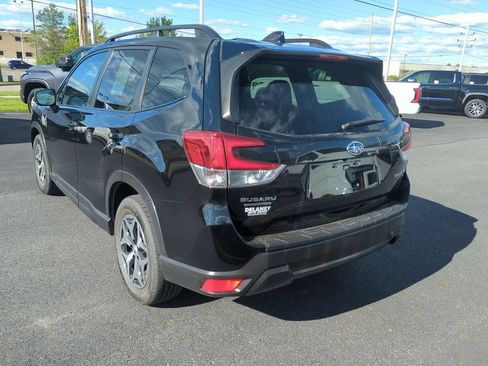 Used 2020 Subaru Forester Premium AWD/4WD image 6