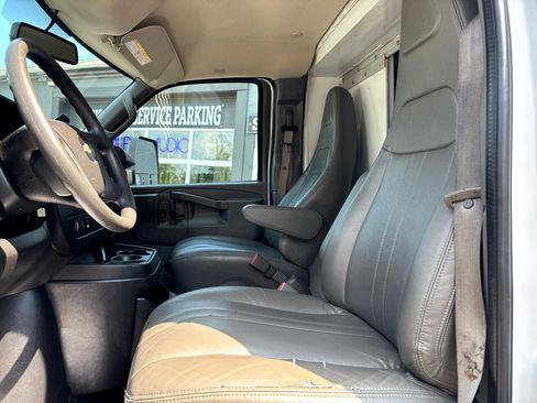 Used 2017 Chevrolet Express 3500 image 11