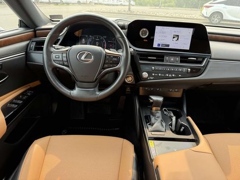 Used 2025 Lexus ES 350 w/ Premium Package FWD image 8