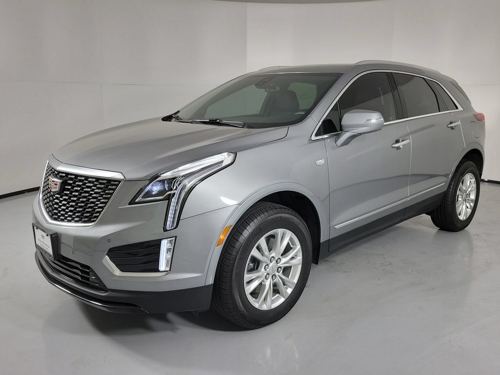 Certified 2025 Cadillac XT5 Luxury FWD image 2