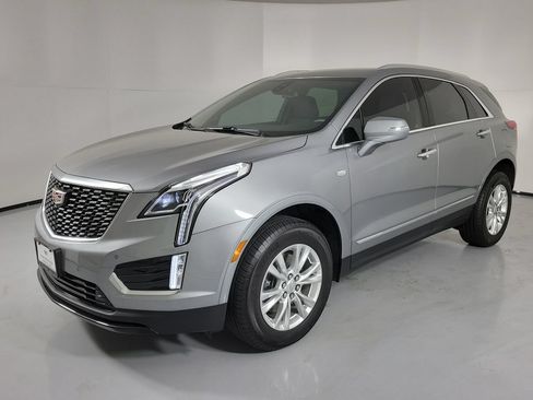 Certified 2025 Cadillac XT5 Luxury FWD image 2
