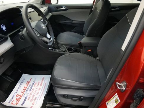 Used 2024 Volkswagen Taos SE image 22