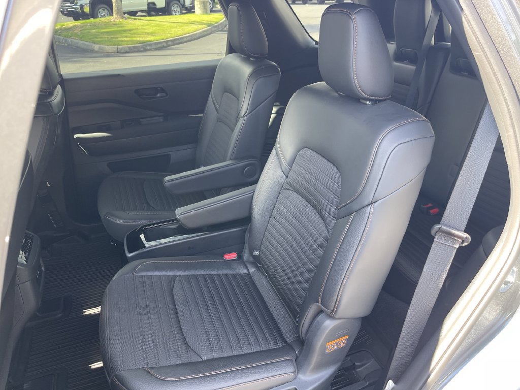 Used 2025 Nissan Pathfinder Rock Creek AWD/4WD image 23