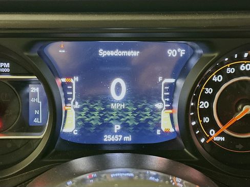 Used 2025 Jeep Wrangler Unlimited Sahara AWD/4WD image 17