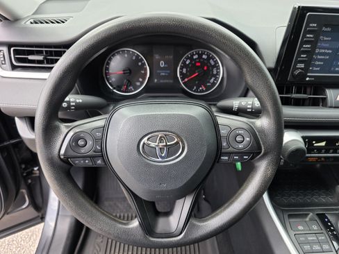 Used 2021 Toyota RAV4 LE AWD/4WD image 17