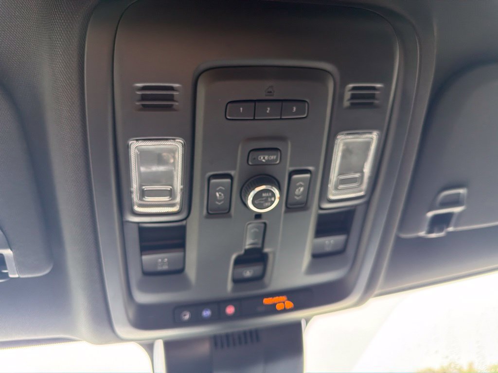 Used 2023 Chevrolet Tahoe High Country AWD/4WD image 16