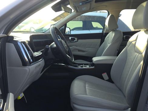 Used 2025 Kia Sorento SX AWD/4WD image 5