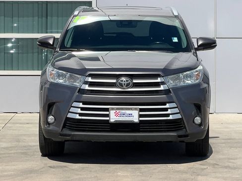Used 2018 Toyota Highlander XLE AWD/4WD image 6