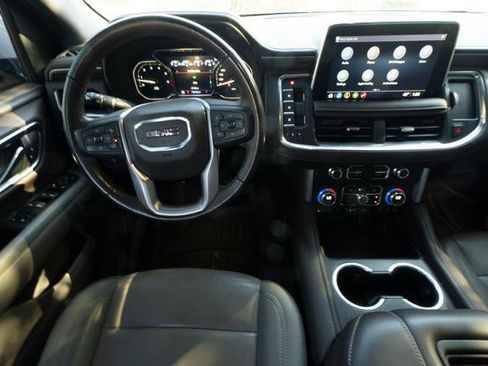 Used 2021 GMC Yukon SLT w/ SLT Luxury Package image 12
