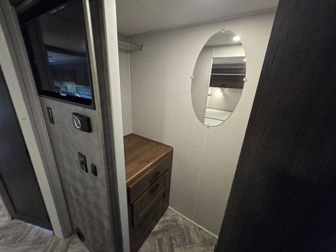 Used 2021 Ford E-450 and Econoline 450 Super Duty w/ Motorhome Prep Package image 17