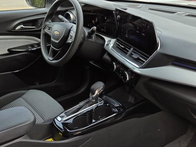 Used 2025 Chevrolet Trax LT FWD image 44