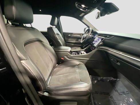 Used 2022 Jeep Grand Cherokee L Laredo image 20