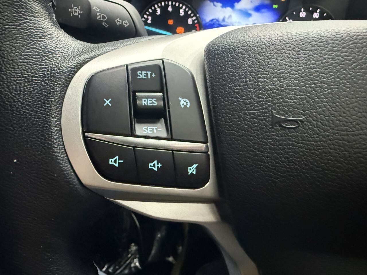 Used 2021 Ford Explorer XLT w/ Equipment Group 202A AWD/4WD image 24