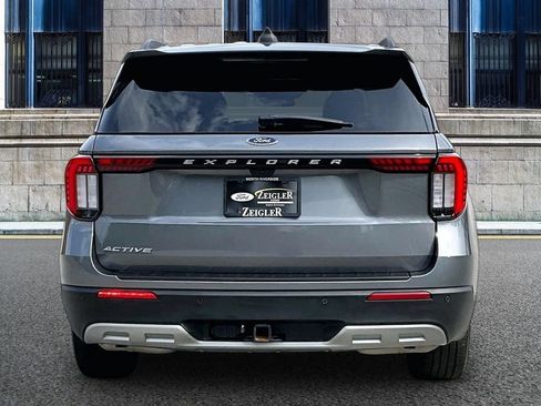 Used 2025 Ford Explorer Active w/ Active Comfort Package RWD image 4