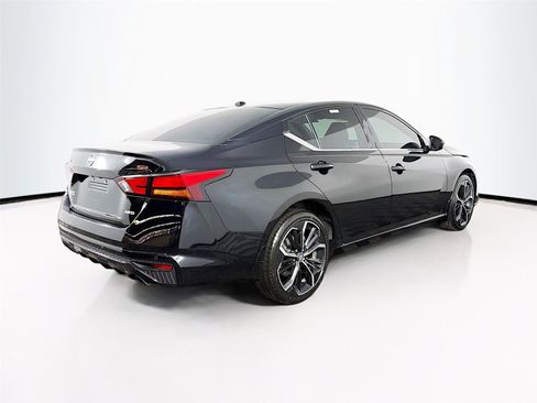 Used 2023 Nissan Altima 2.5 SR w/ SR Premium Package AWD/4WD image 7