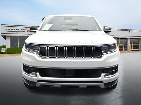 Used 2024 Jeep Wagoneer L Series II w/ Flexible Seating Group AWD/4WD image 8