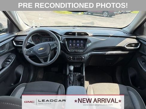Used 2022 Chevrolet TrailBlazer LT w/ Convenience Package AWD/4WD image 16