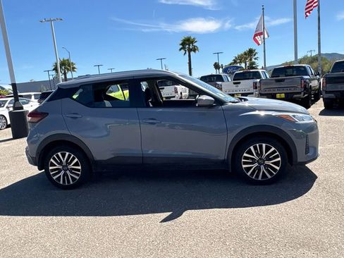 Used 2022 Nissan Kicks SV image 8