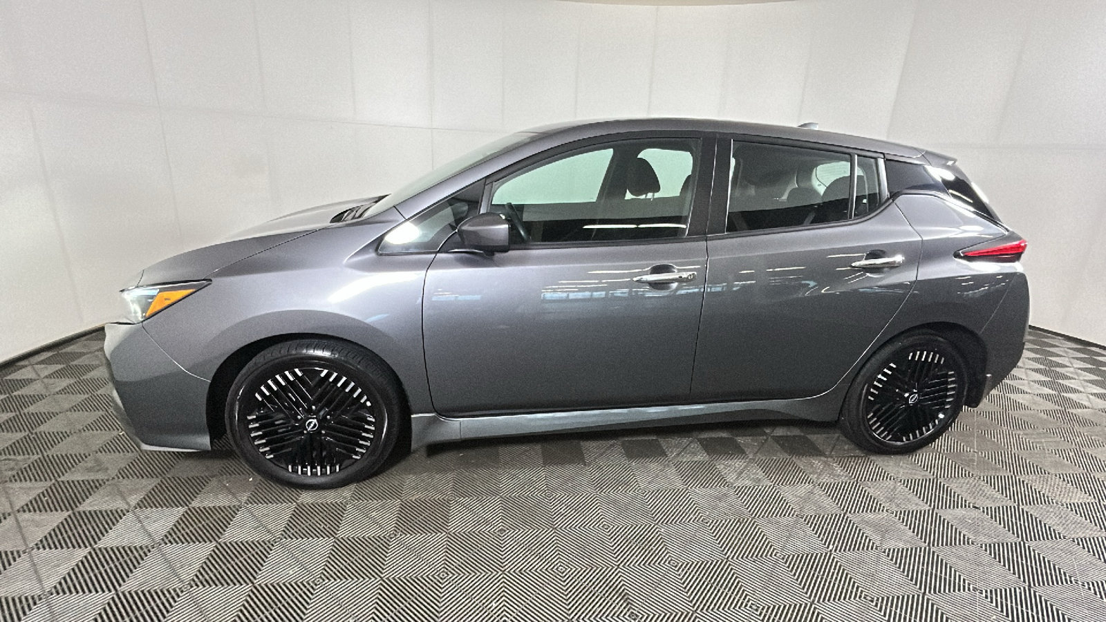 Used 2025 Nissan Leaf SV Plus FWD image 7
