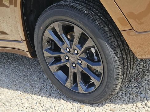 New 2026 Jeep Grand Cherokee Limited AWD/4WD image 6