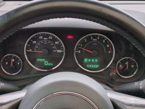 Used 2018 Jeep Wrangler Unlimited Rubicon w/ Connectivity Group image 31