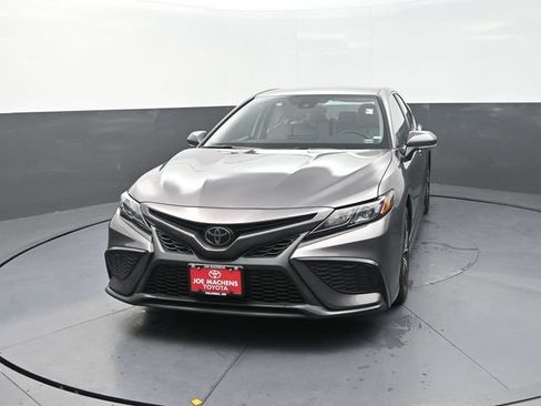 Used 2024 Toyota Camry SE FWD image 2