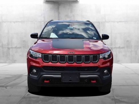 Used 2025 Jeep Compass Trailhawk AWD/4WD image 4