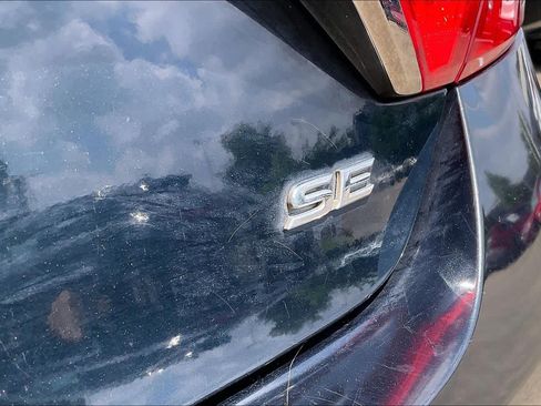 Used 2017 Toyota Camry SE FWD image 9
