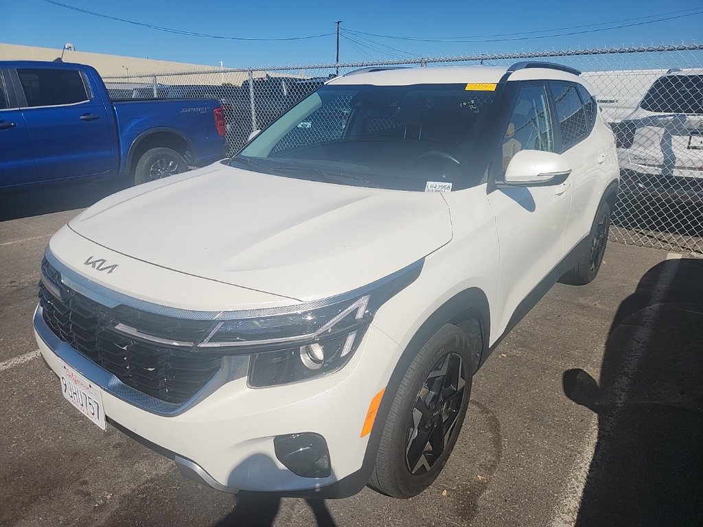 Certified 2024 Kia Seltos EX FWD image 3