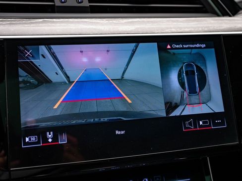 Used 2022 Audi e-tron Premium w/ Convenience Plus Package image 31