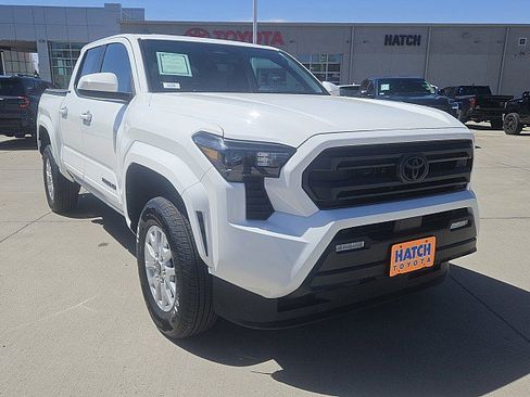Used 2025 Toyota Tacoma SR5 image 4