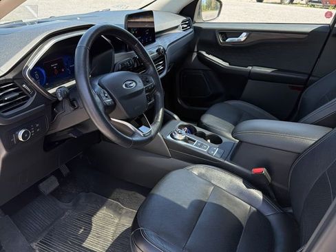 Used 2020 Ford Escape Titanium AWD/4WD image 4