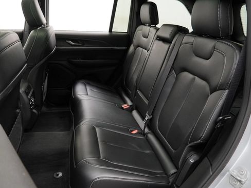 Used 2025 Jeep Grand Cherokee Limited AWD/4WD image 17