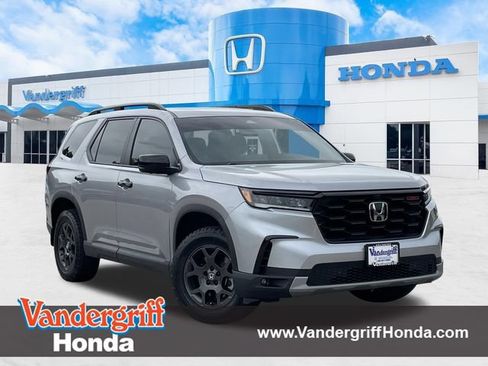 Certified 2025 Honda Pilot TrailSport image 1