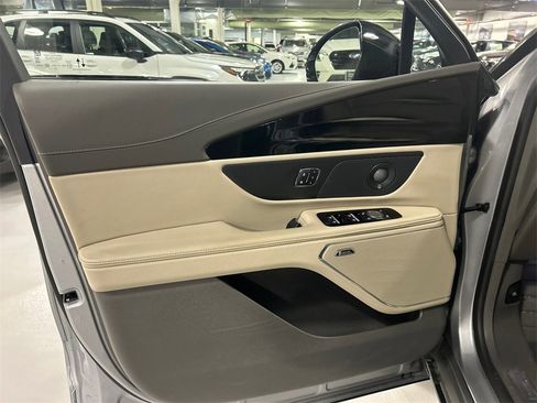 Used 2024 Lincoln Nautilus Premier w/ Equipment Group 102A image 9