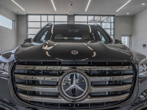 New 2026 Mercedes-Benz GLS 580 4MATIC image 23