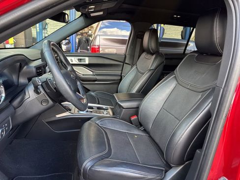 Certified 2020 Ford Explorer ST w/ ST Street Pack image 6