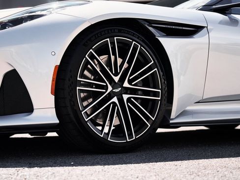 Used 2024 Aston Martin DB12 Coupe image 10