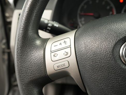 Used 2013 Toyota Corolla LE FWD image 39