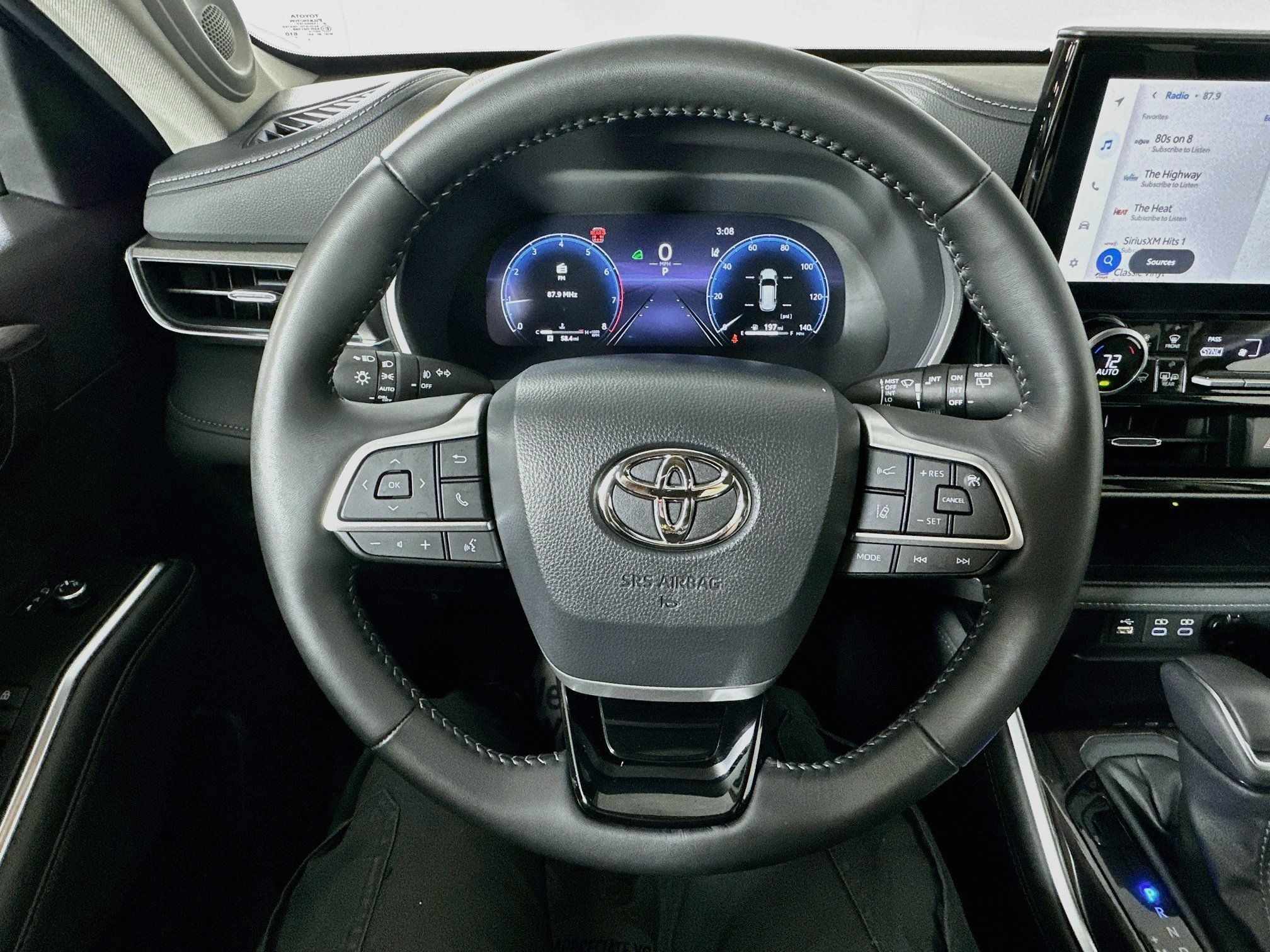 Used 2026 Toyota Highlander Limited AWD/4WD image 11