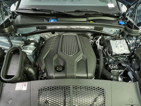 New 2026 Porsche Macan Turbo AWD/4WD image 33