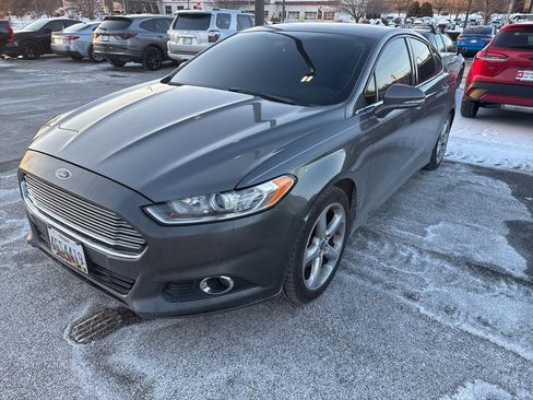 Used 2014 Ford Fusion SE w/ Equipment Group 201A image 2