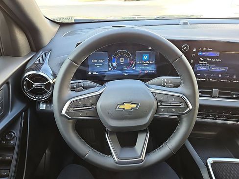 New 2026 Chevrolet Equinox LT FWD image 16