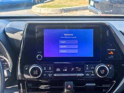 Certified 2024 Toyota Highlander XLE FWD image 17